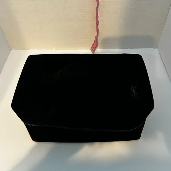 ✨ Rare YSL Velvet Travel Case - Perfect Gift or Private Luxury - Picture 2 of 11
